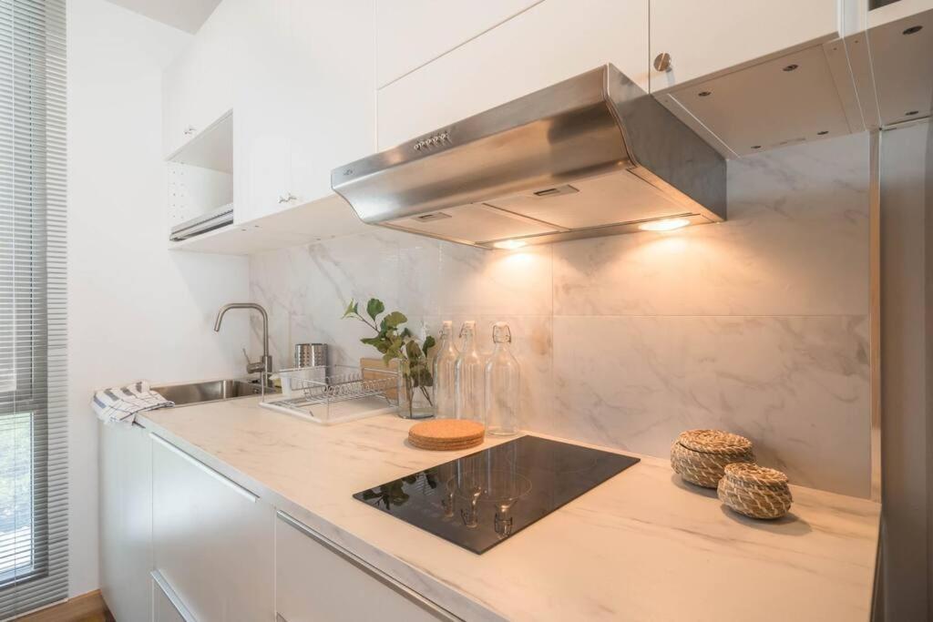 Marbella Beachfront Pattaya 3Br Bang Lamung Exterior photo